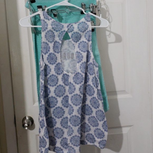 Tops - Picture 2 of 2